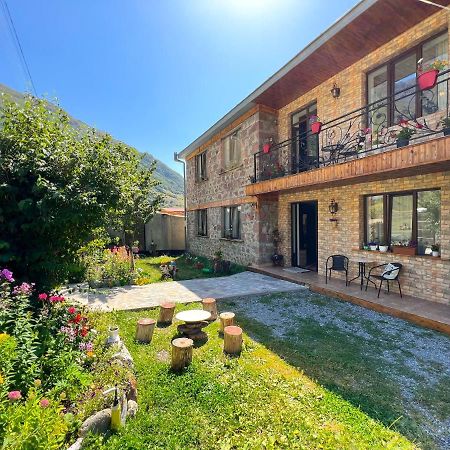 Ia'S Guest House Kazbegi Ngoại thất bức ảnh