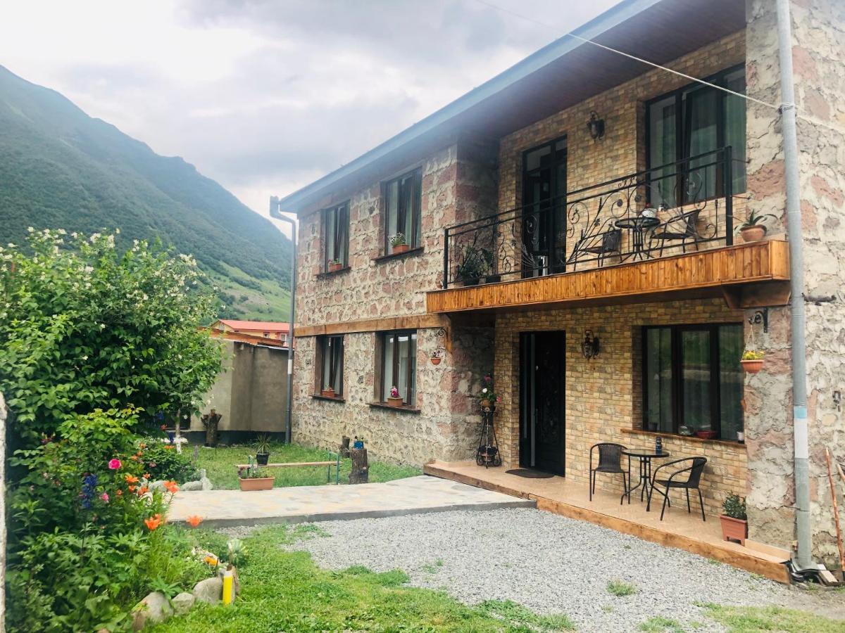 Ia'S Guest House Kazbegi Ngoại thất bức ảnh