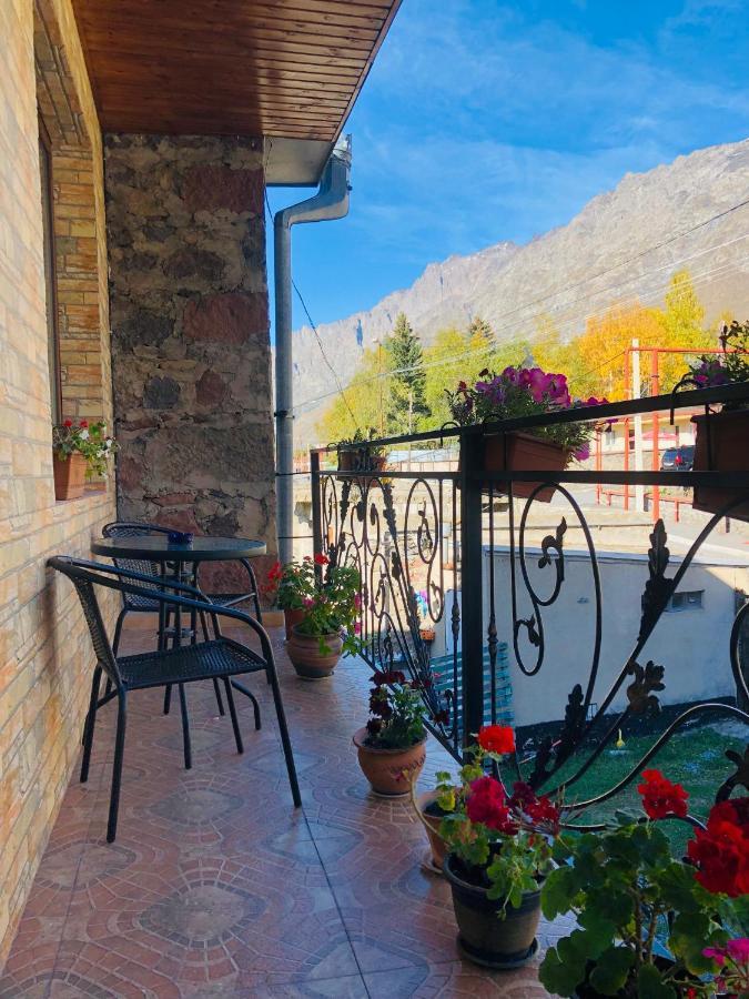 Ia'S Guest House Kazbegi Ngoại thất bức ảnh