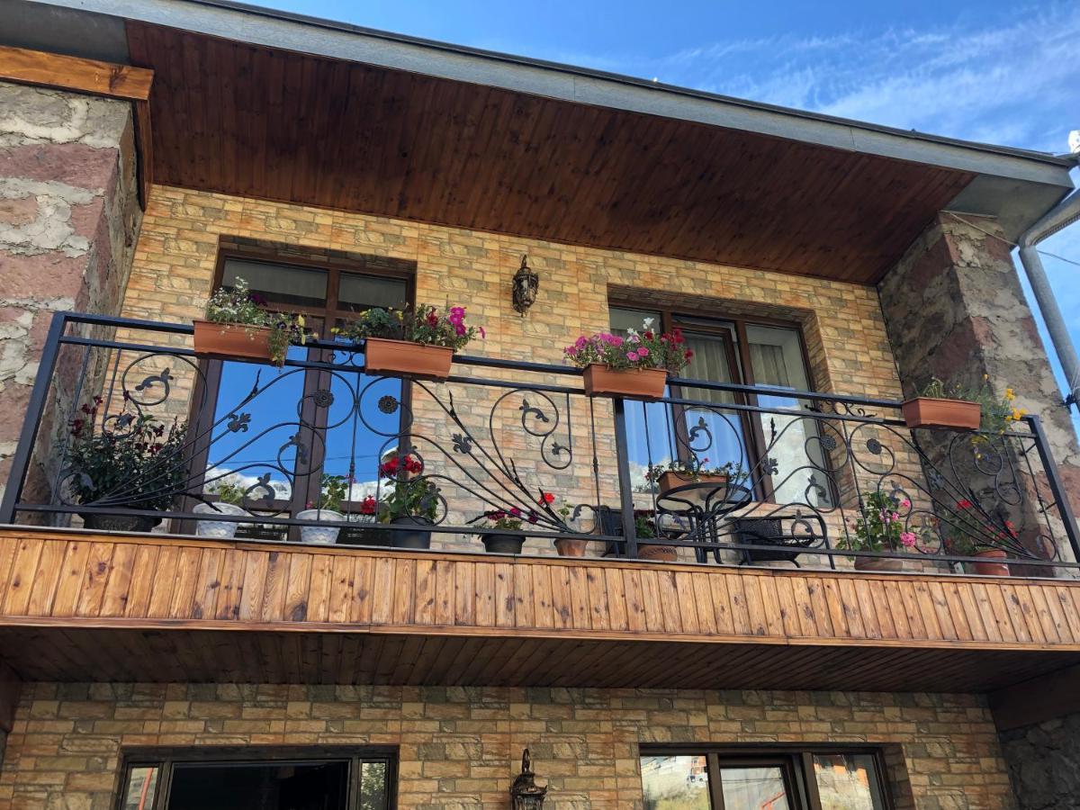 Ia'S Guest House Kazbegi Ngoại thất bức ảnh