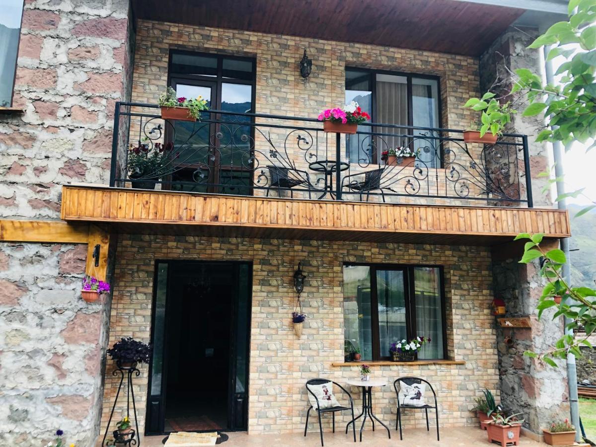 Ia'S Guest House Kazbegi Ngoại thất bức ảnh