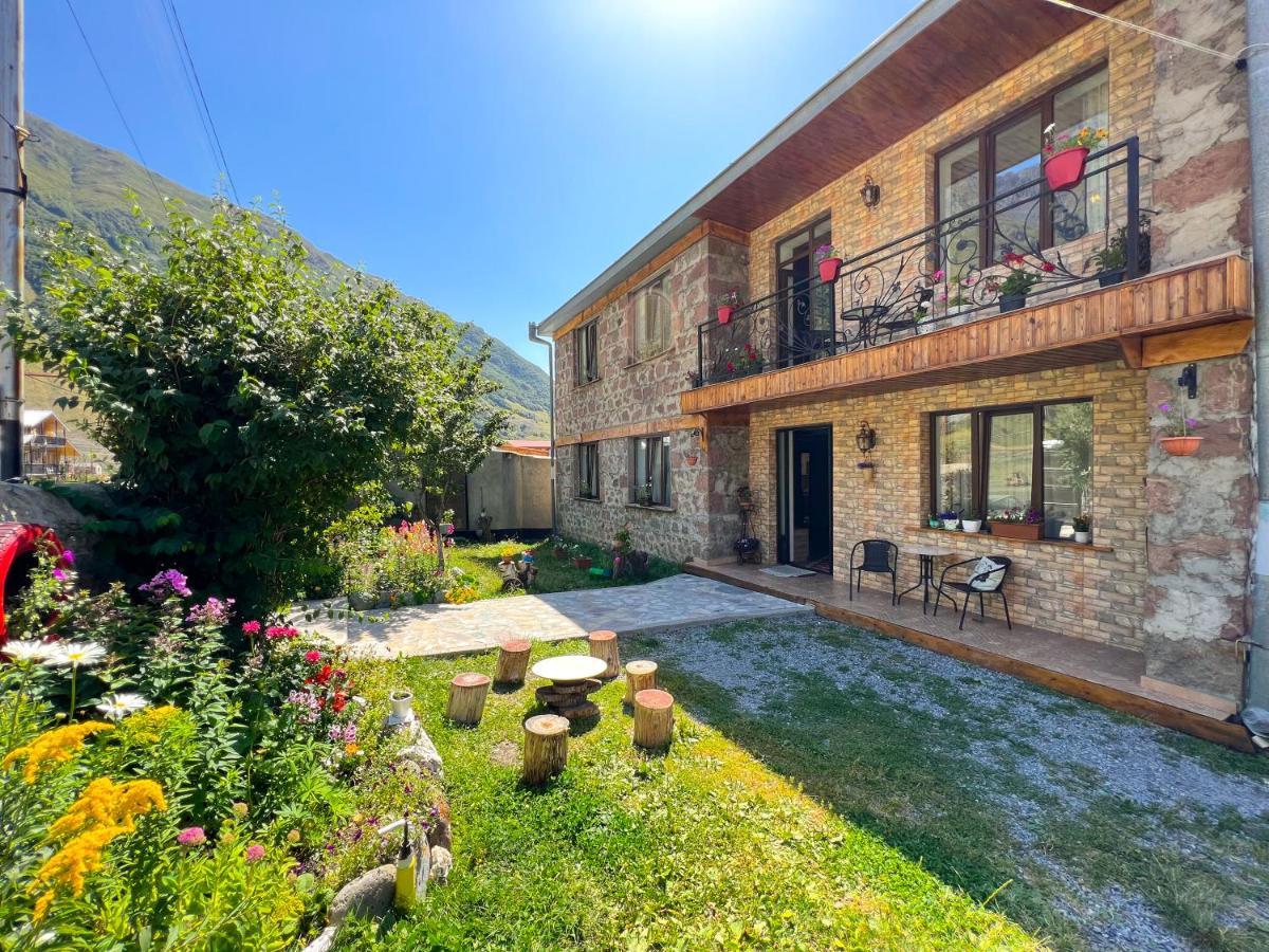 Ia'S Guest House Kazbegi Ngoại thất bức ảnh
