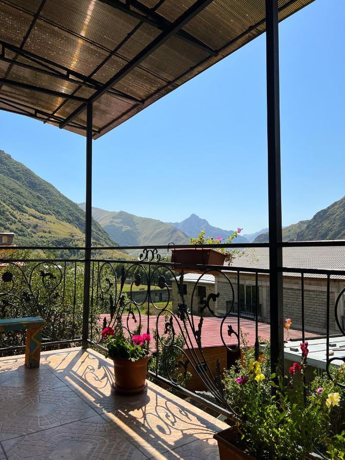 Ia'S Guest House Kazbegi Ngoại thất bức ảnh