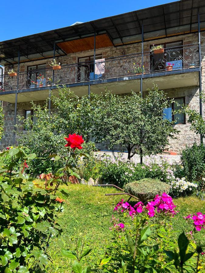 Ia'S Guest House Kazbegi Ngoại thất bức ảnh