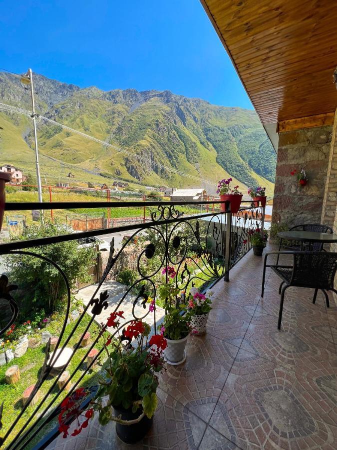 Ia'S Guest House Kazbegi Ngoại thất bức ảnh