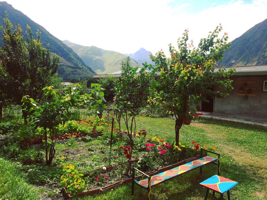 Ia'S Guest House Kazbegi Ngoại thất bức ảnh