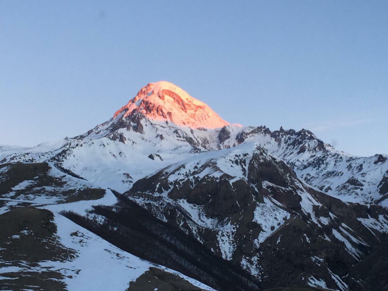 Ia'S Guest House Kazbegi Ngoại thất bức ảnh