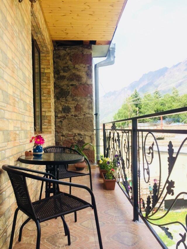 Ia'S Guest House Kazbegi Ngoại thất bức ảnh